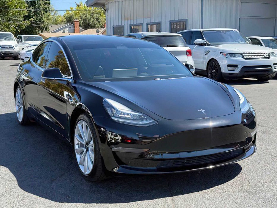 Tesla Model 3 Long Range      2018