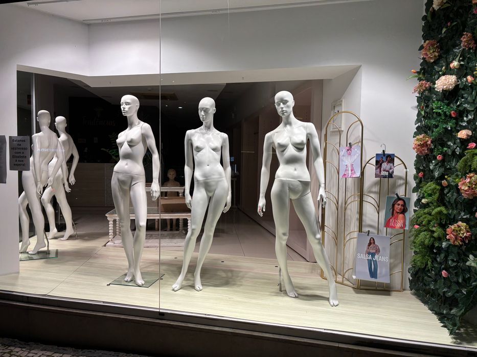 Manequins para loja de vestuário