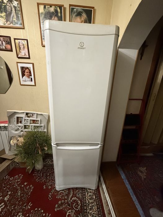 Холодильник INDESIT