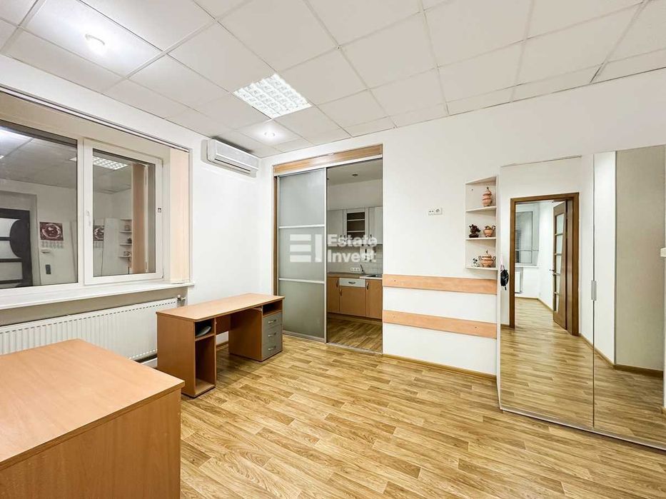 Продам помещение под офис, клинику, фонд по адресу:  ул. Крымская, 8.