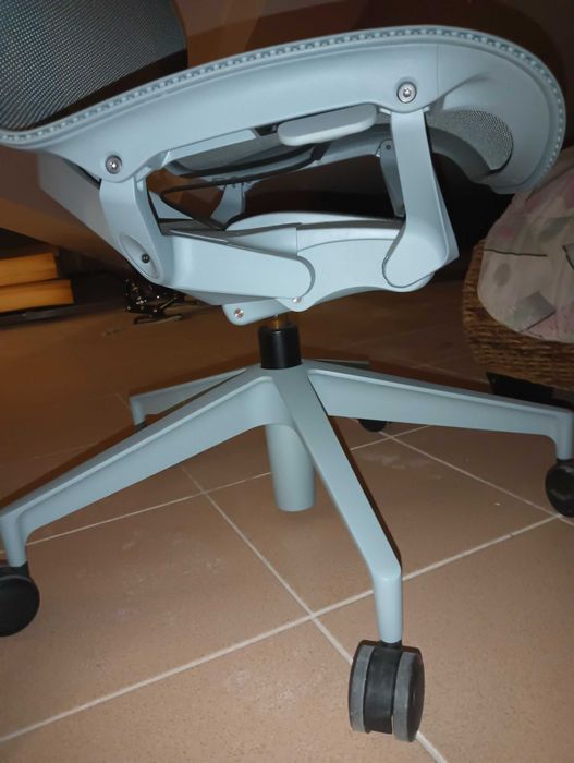 Cadeira Herman Miller, como nova.