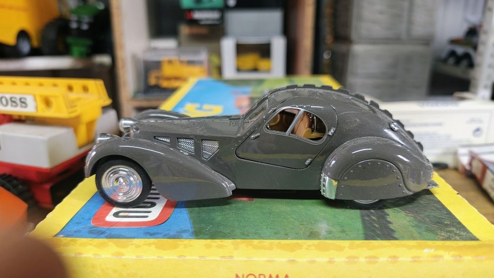 Model bugatti 1:28
