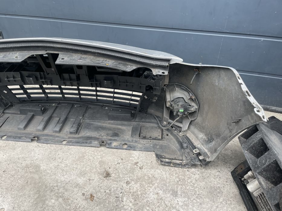 Бампер передній  Renault Clio3. 2009-2013 Рено Кліо