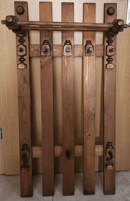 Wieszak naścienny drewniany