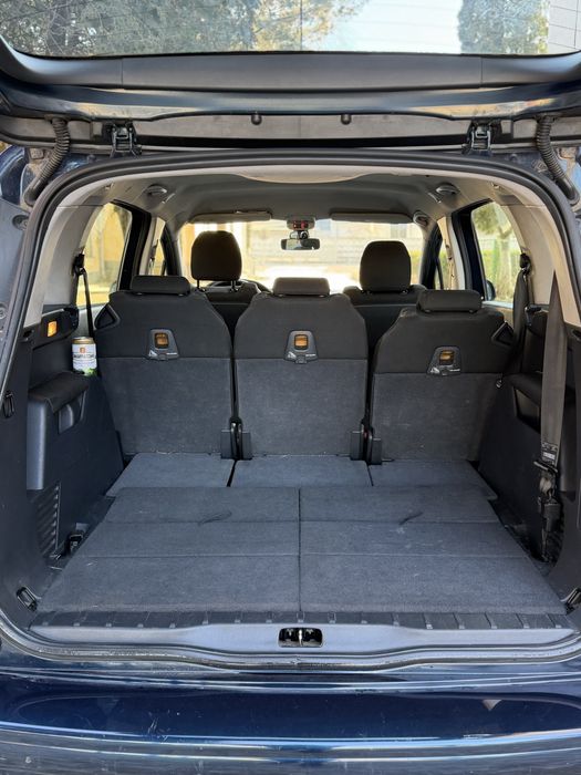 Пежо 5008 - 7 Мість