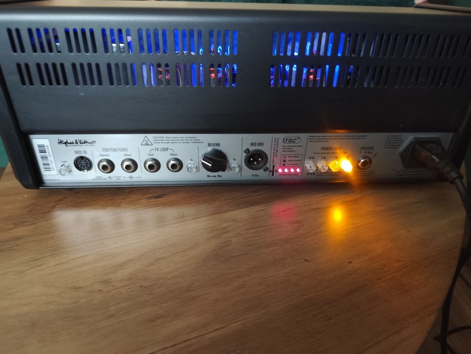 Hughes&Kettner- footswitch i torba w zestawie