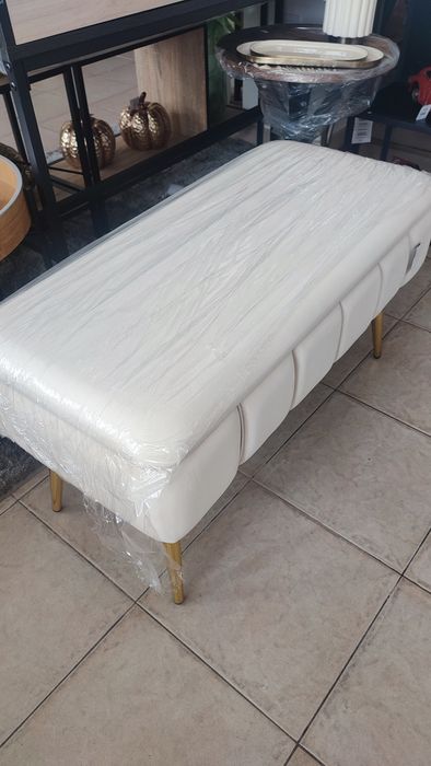 Banqueta em Veludo com Arrumação ( Novo)