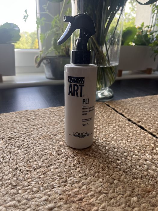 Szampon, pianka i spray dodające objętości włosom