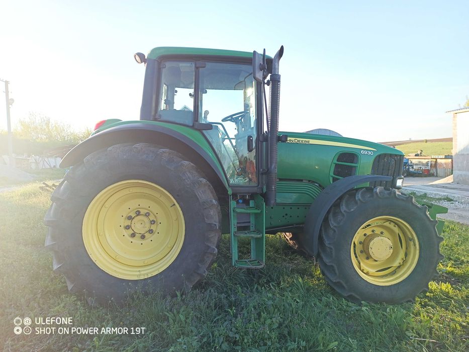 John Deere 6930.
