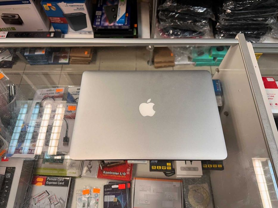 Laptop Apple MacBook Air A1466 8GB 128GB OS Sequoia 15.7