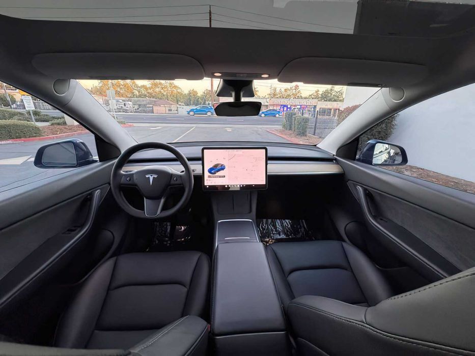 Tesla Model Y      2021