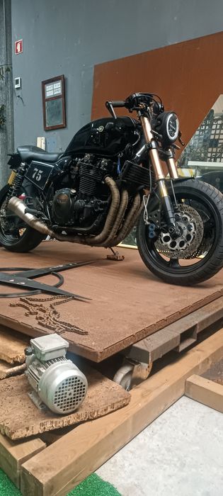 Yamaha café racer