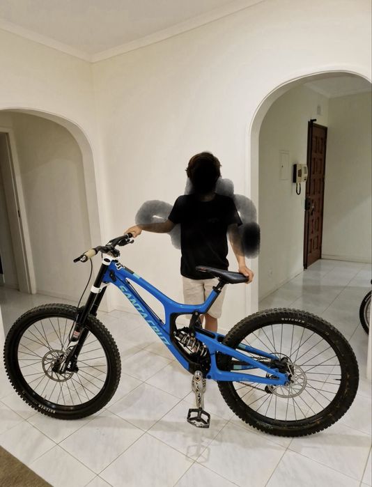 Santa cruz v10 downhill
