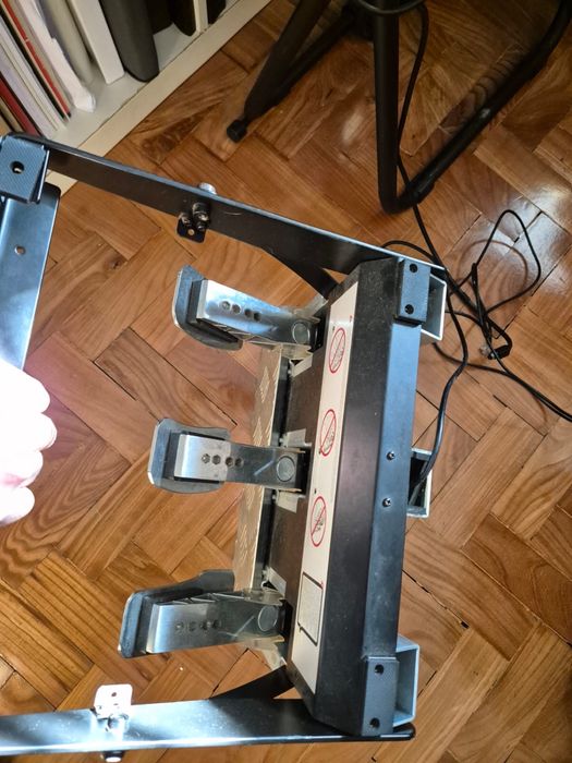 Volante e Pedais Playstation Thrustmaster