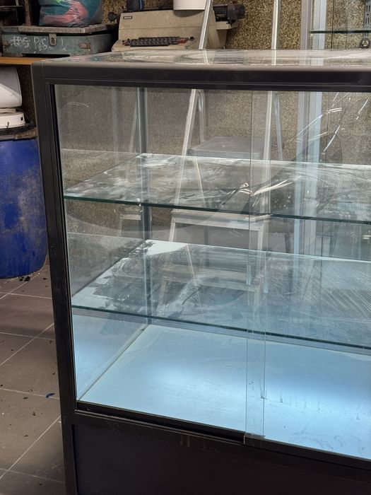 Vitrina de vidro com luz