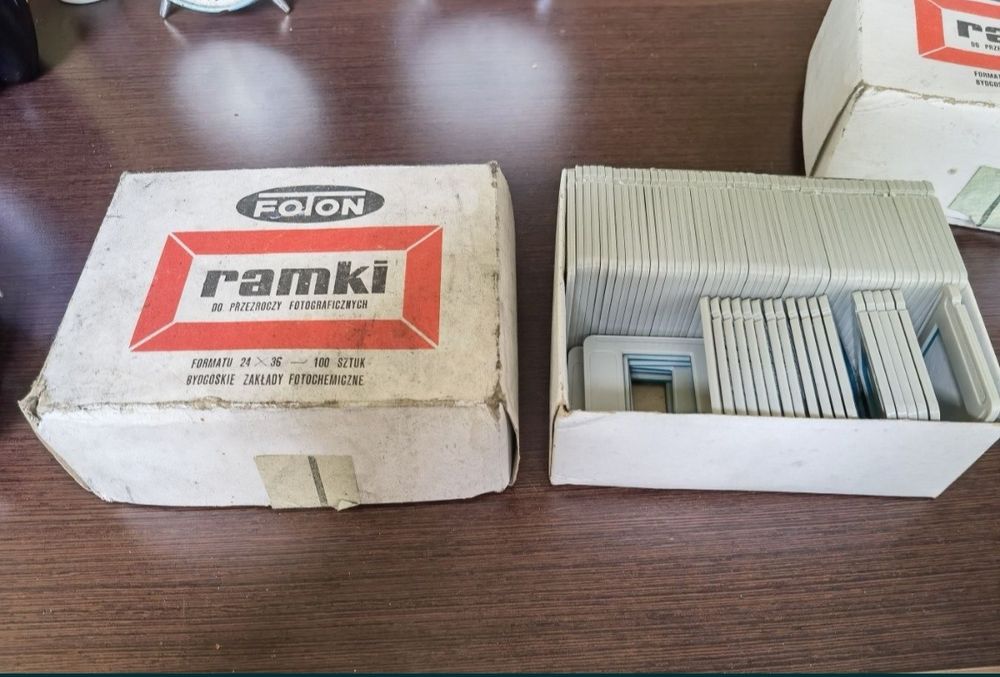 Ramki do przeźroczy 74 sztuki Foton