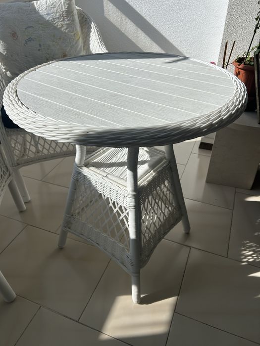 Conjunto de Jardim (Mesa + Cadeiras)