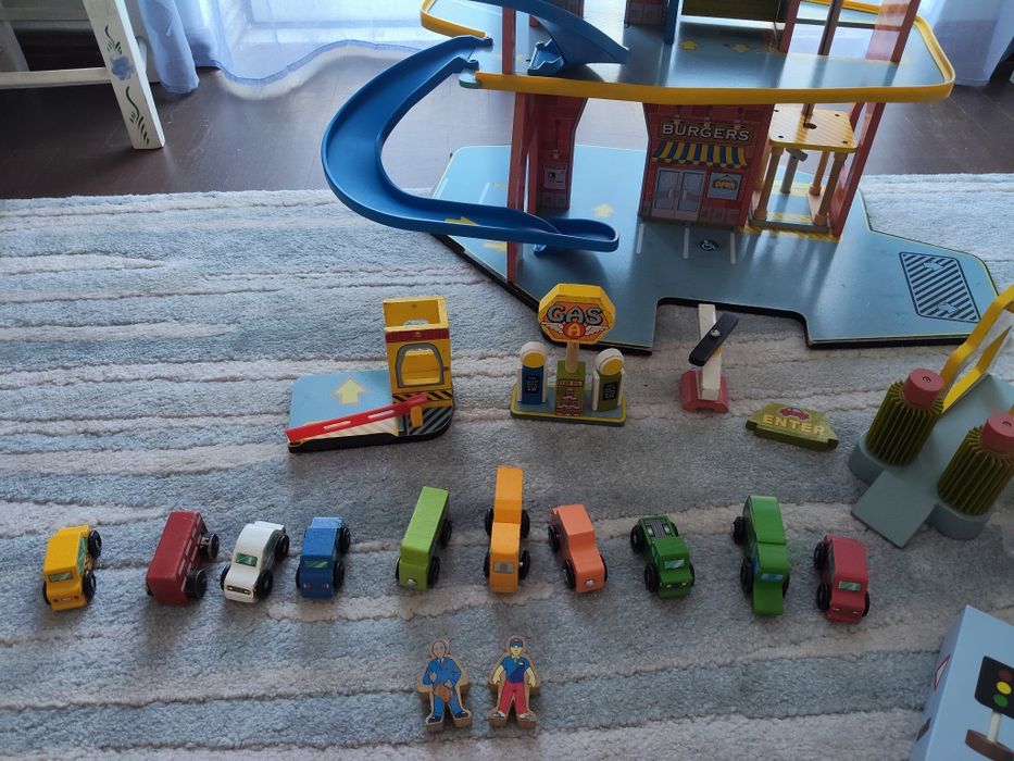 Garagem de brincar em madeira