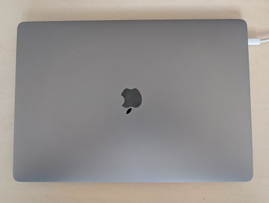 MacBook Pro 16 2019 (i9/32gb/512 SSD/AMD-5300M-4Gb)