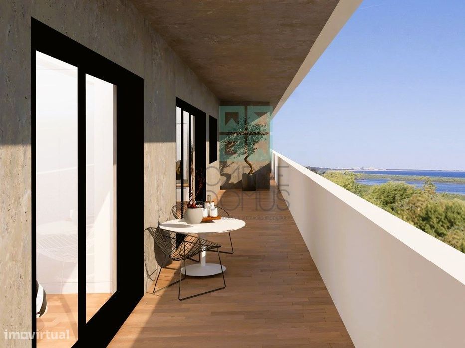 Apartamento T3 novo com 116,82m2, varanda, parqueamento para 1 viatura — Tavira (Santa Maria E Santiago), Faro