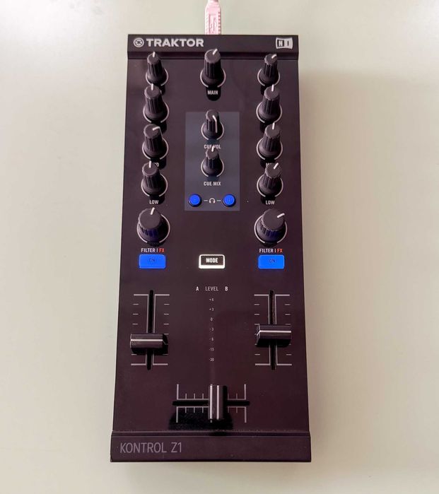 Controlador DJ Traktor Kontrol Z1 - DJ Mixer