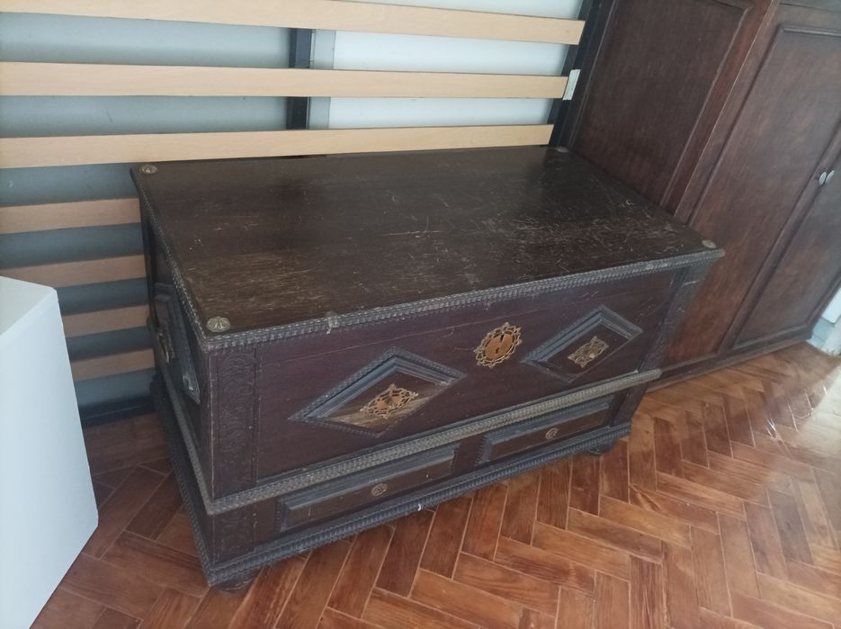 Arca em madeira maciça - Antiguidade