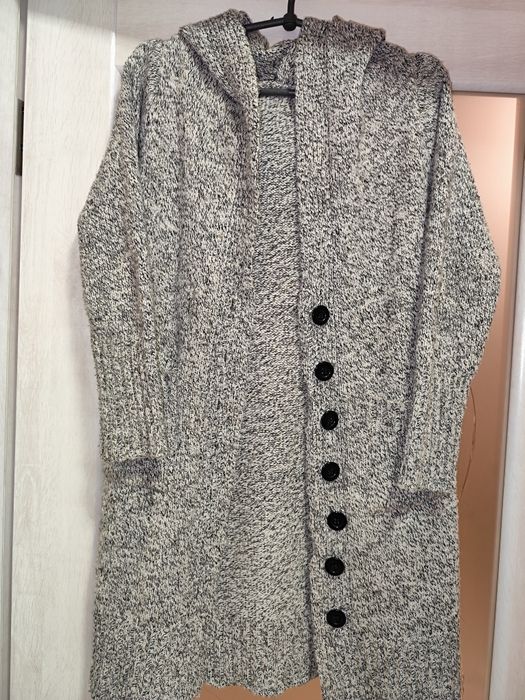 Кардіган в'язаний з капюшоном