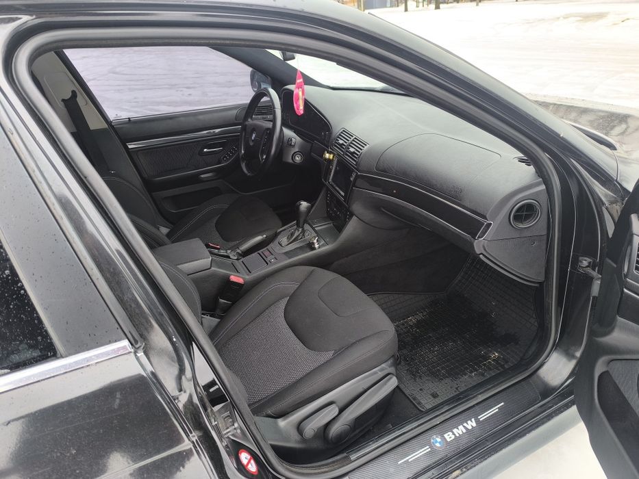 Черная БМВ е39 Акпп