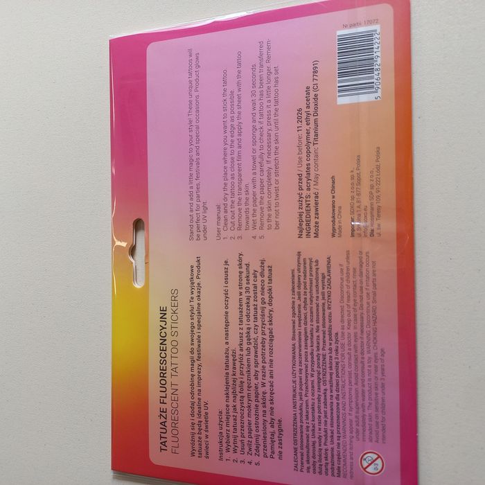 Tatuaże neonowe, fluorescencyjne, makijaż