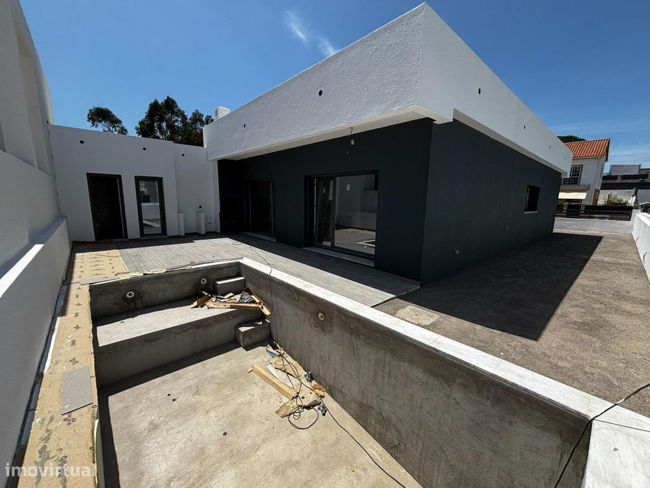 Moradia Térrea Isolada T3 com piscina, lote 353 em Fernão Ferro!