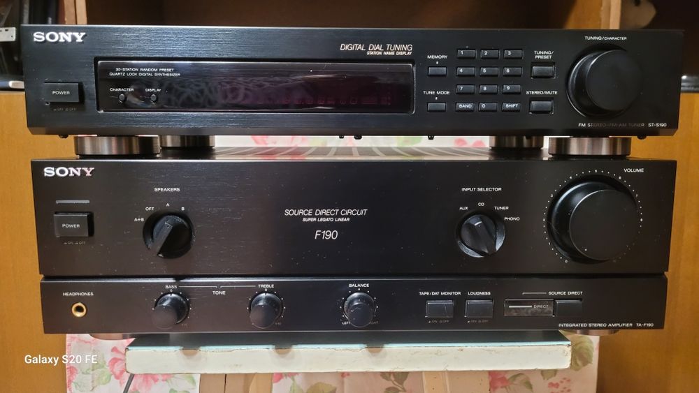 Музыкальный центр  усилитель SONY F-190  и тюнер.