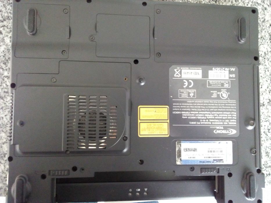 Portatil antigo com  Athlon-XP M 2200+