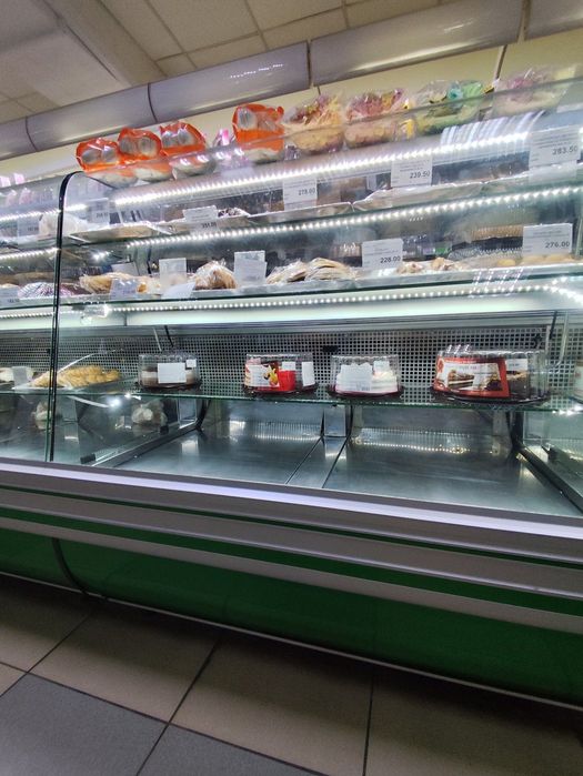 Кондитерська холодильна вітрина