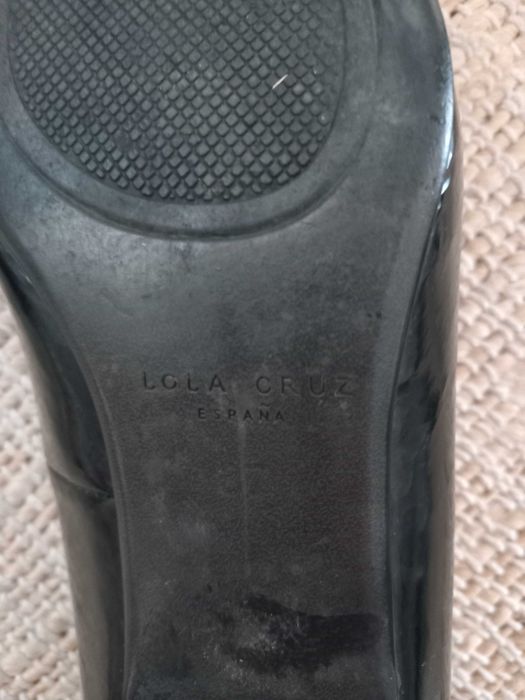 Sabrinas estilo mocassins em couro preto envernizado T37 Lola Cruz