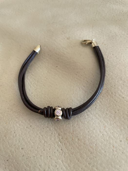 Colares e pulseiras Stone em couro e aço inoxidável