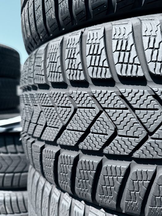 235 35 20 Pirelli Sottozero 3 99% 2022 Шини Зима