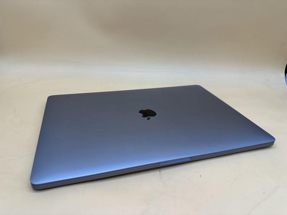 Macbook pro 2019 16 дюймів i7 512gb ssd a2141