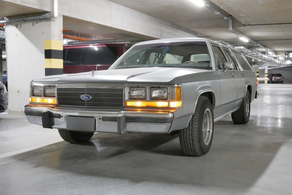 Ford Crown Ford LTD Crown Victoria Kombi V8