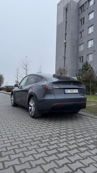 Автомобиль 2023 Tesla Model Y