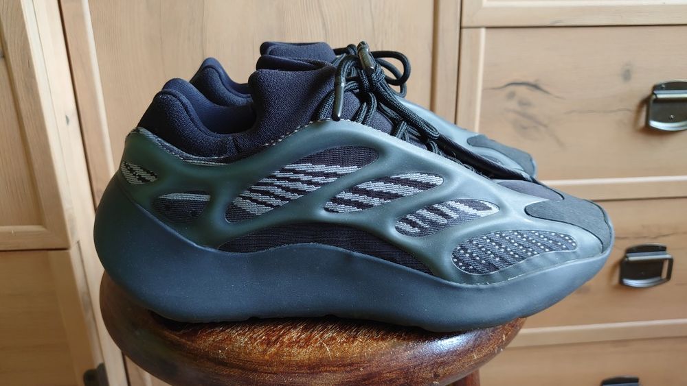 Yeezy 700 V3 Alvah