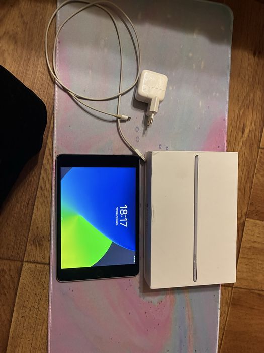 iPad mini 4 128GB Wi-Fi Silver — Полный комплект, отличное состояние