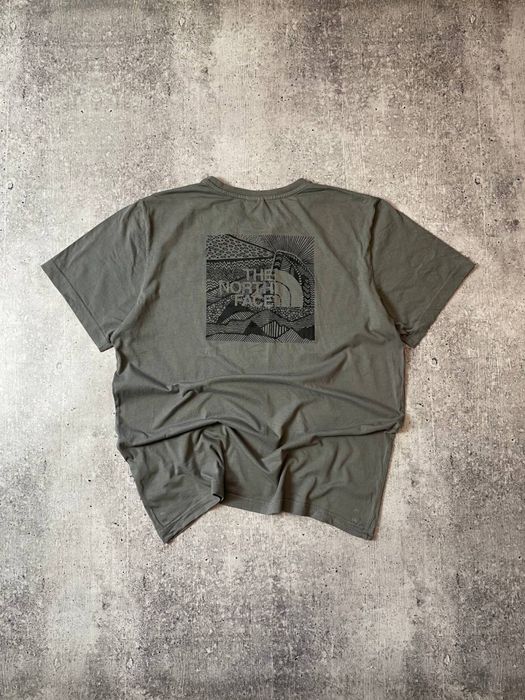 Футболка The North Face  Розмір L з великим Прінтом на спині