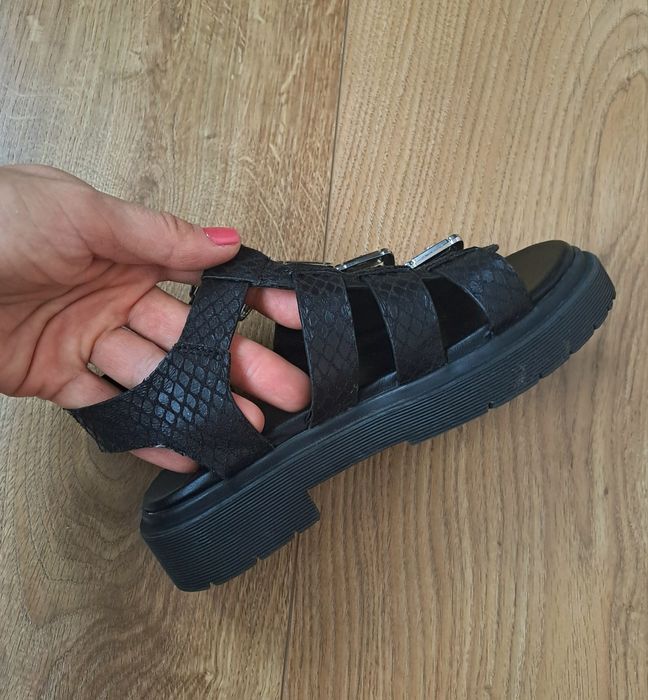 Чёрные босоножки для девочки