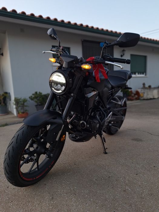 Honda cb300r como nova