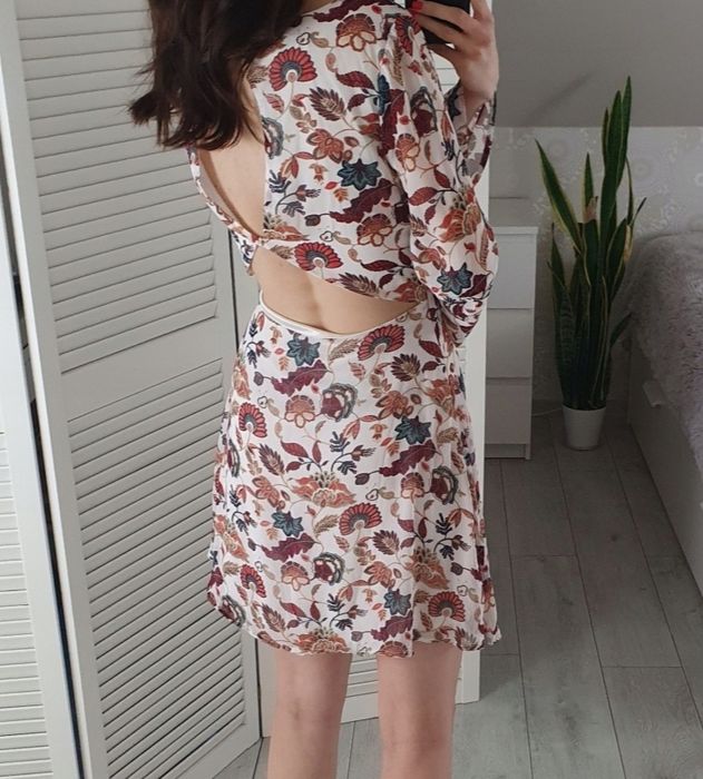 Sale. Сукні нові нарядні. С розмір. Не носи ла взагалі.