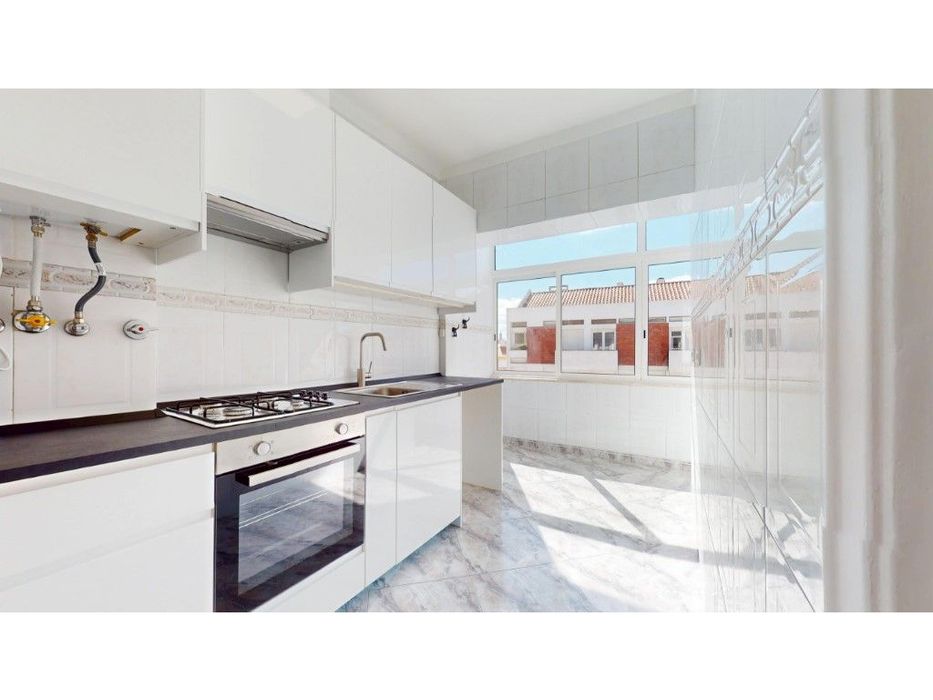 Apartamento T2 remodelado | Ajuda
