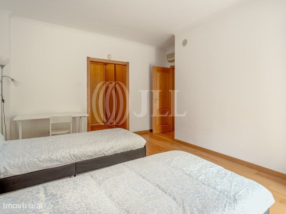 Apartamento T4, com terraço e estacionamento, em Lisboa