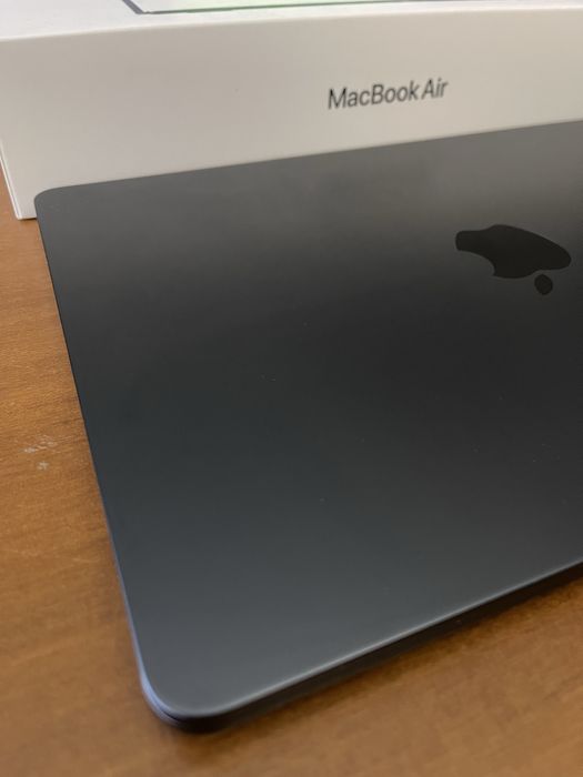 MacBook Air M2 13 16GB RAM 256GB SSD