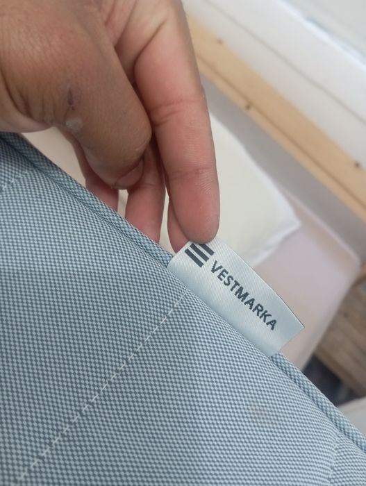 Cama ikea LUROY com colchão VESTMARKA