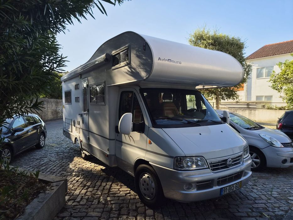 Vendo  Autocaravana - 6 lugares